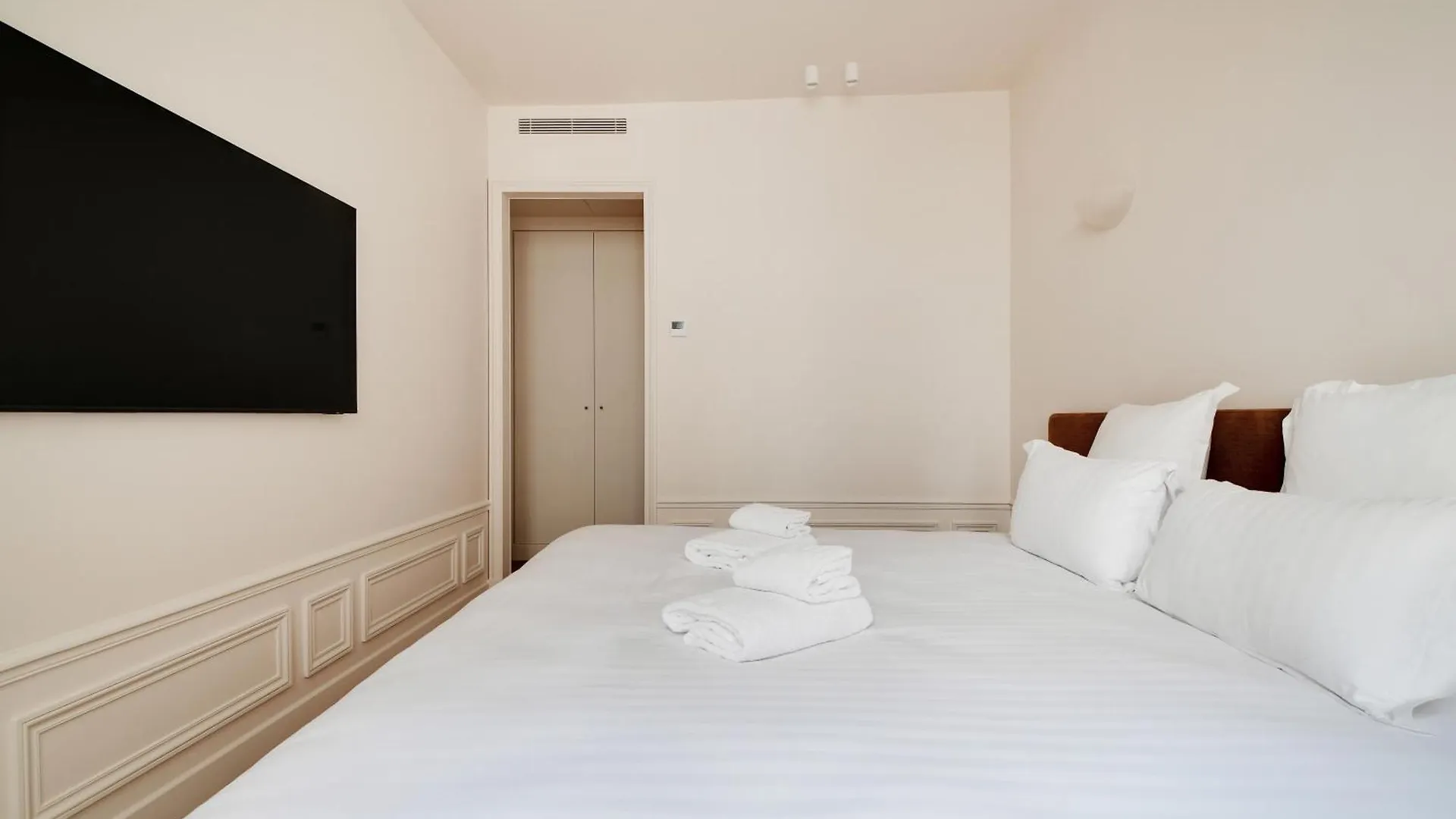 Apartment Pick A Flat'S Apartements With Services In Louvre - Rue Des Halles Paris