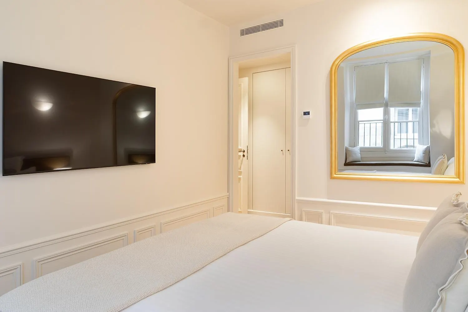 Apartment Pick A Flat'S Apartements With Services In Louvre - Rue Des Halles Paris France